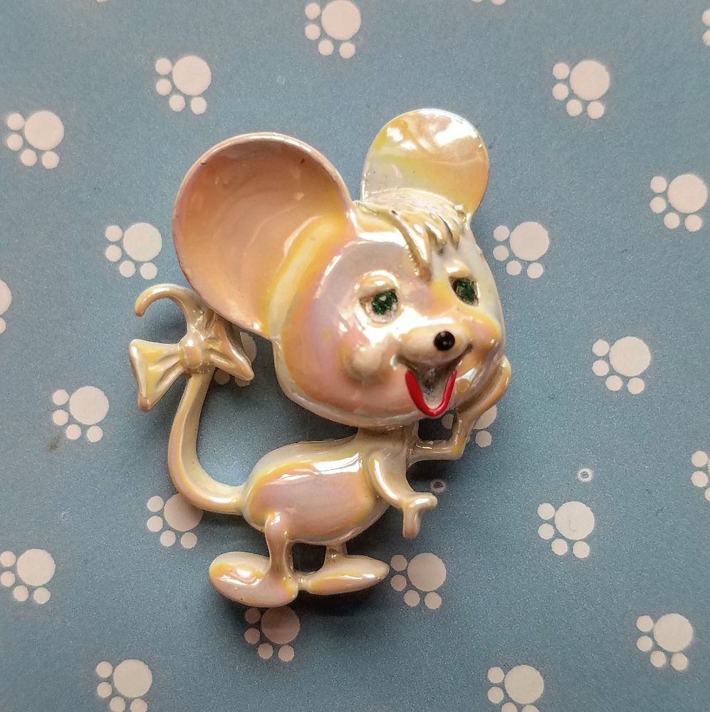 Pearl glazed vintage Mouse Pin